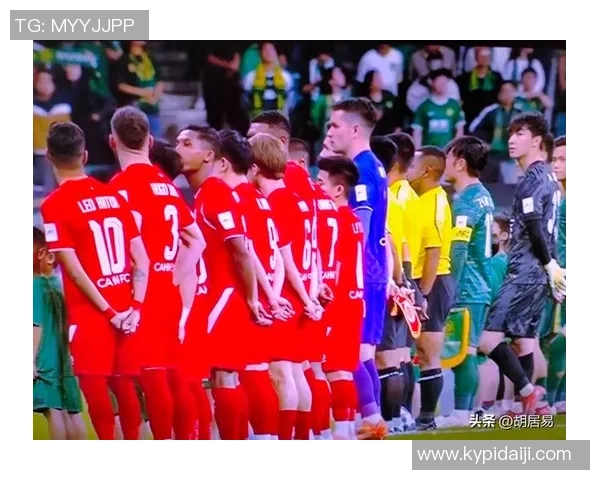 足球巨星比赛中意外扭伤脚踝引发球迷担忧未来赛程表现