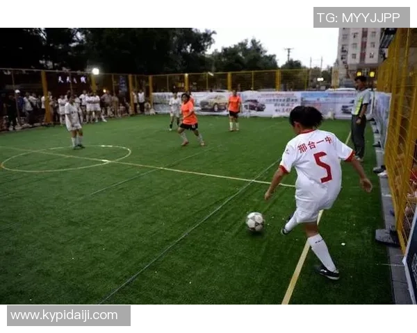 足球颠球技巧高手揭秘 看世界顶级球员如何轻松征服足球场